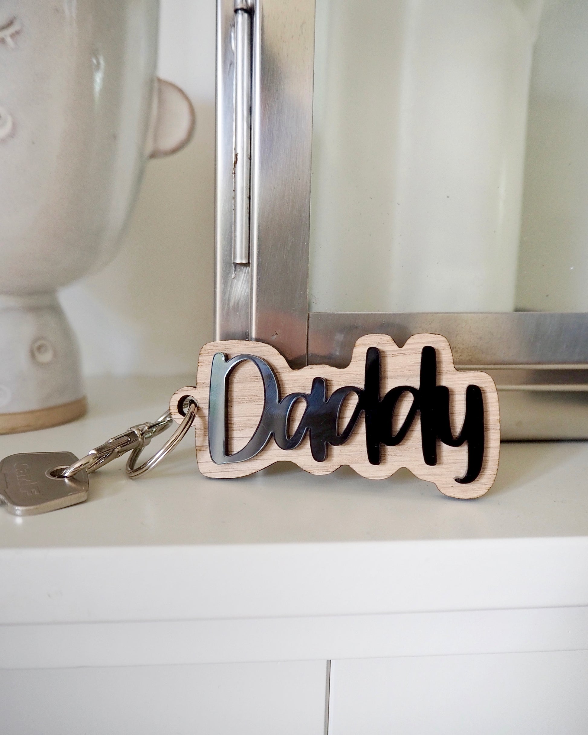 Wooden key ring with Daddy in black acrylic